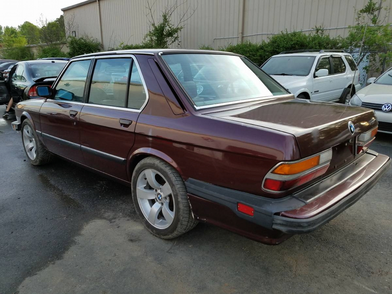Illustration for article titled For $3,500, Could This 1985 BMW 528 Still Bring It?